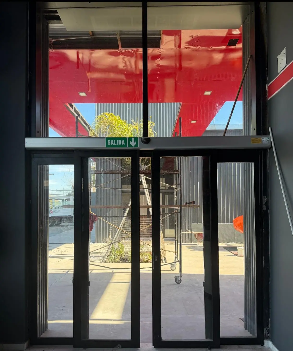 Puerta automática corrediza de vidrio para acceso comercial